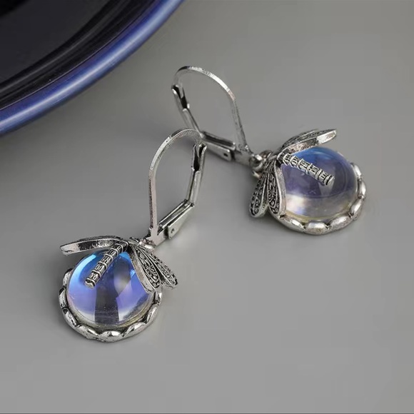 Silver Dragonfly Moonstone Round Dangle Drop Vintage Bohemian Earrings NWT - Picture 2 of 6